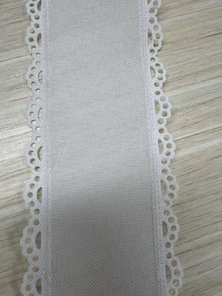 2.5in white scallop edge 5 yds